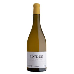 Côte 228 Pech Clamensou Chardonnay wijnfles op een witte achtergrond.